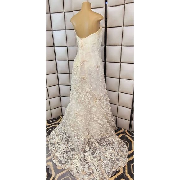 Oleg Cassini wedding gown - Picture 8 of 9